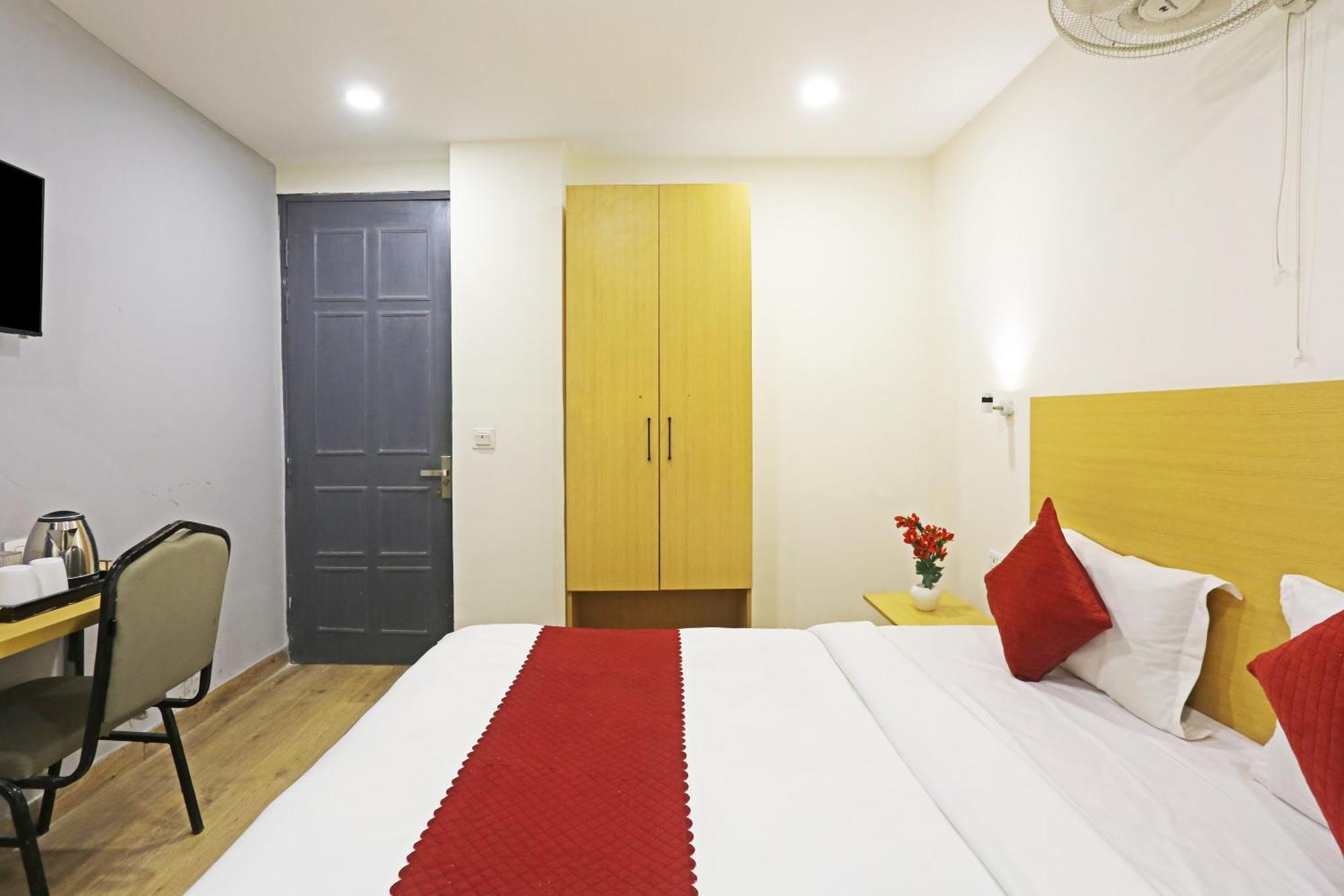 Hotel Twamev Residency Uttam Nagar Couple Friendly Delhi  Exterior photo