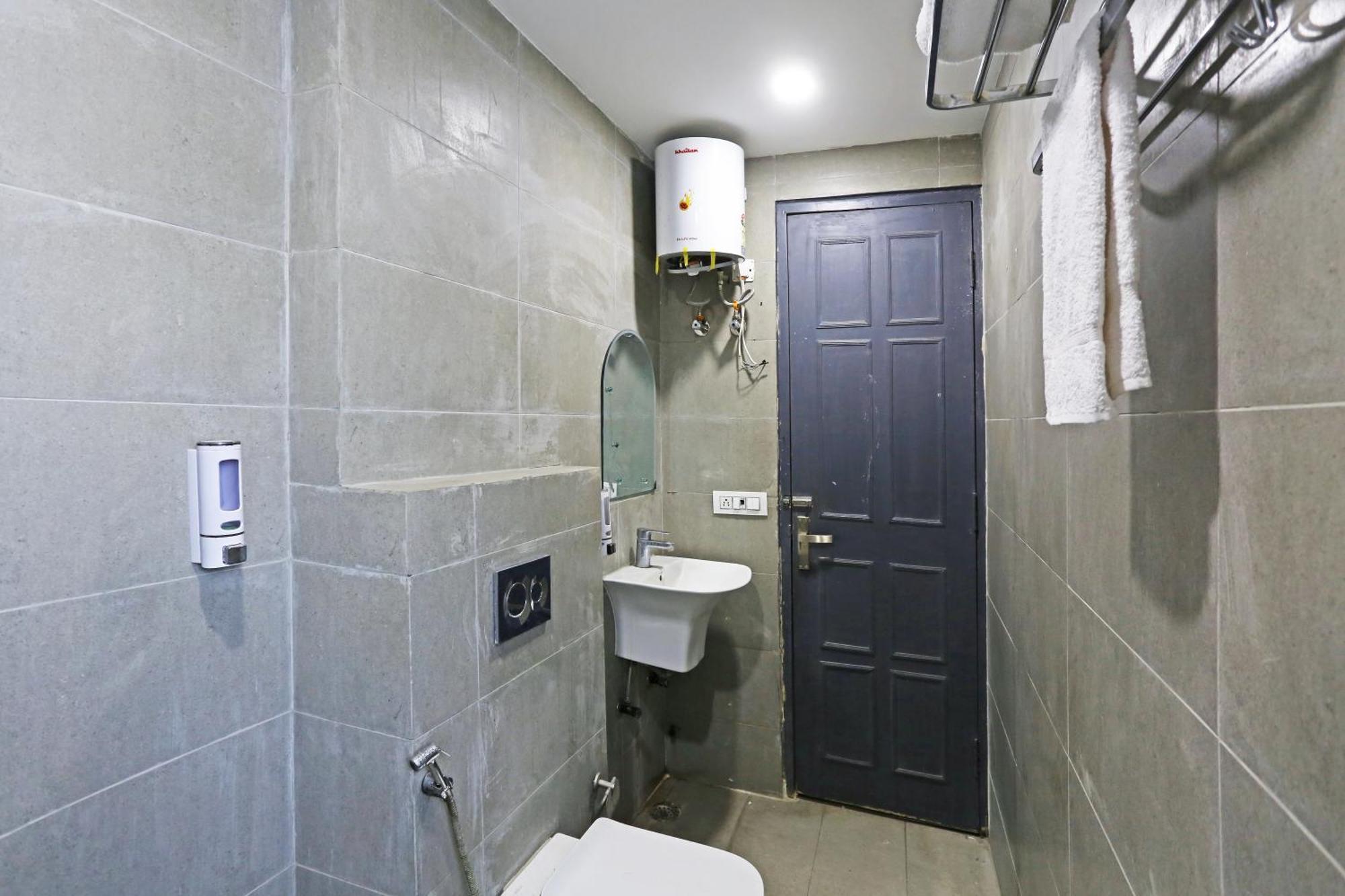 Hotel Twamev Residency Uttam Nagar Couple Friendly Delhi  Exterior photo